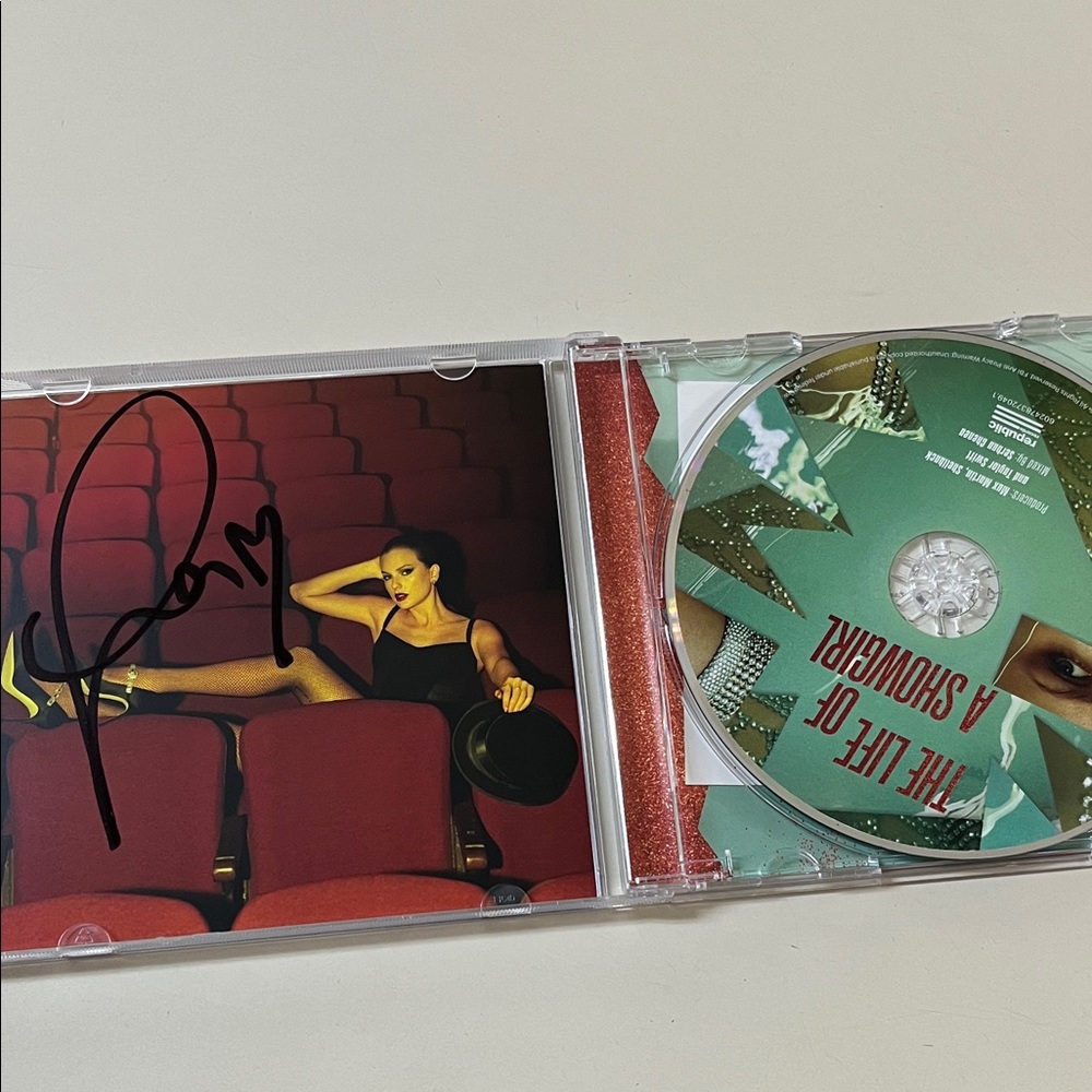 Signed Taylor Swift the life of a showgirl cd photo 4